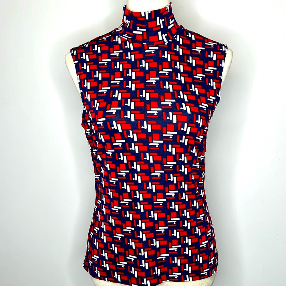 ESSENTIALS STYLE TOP